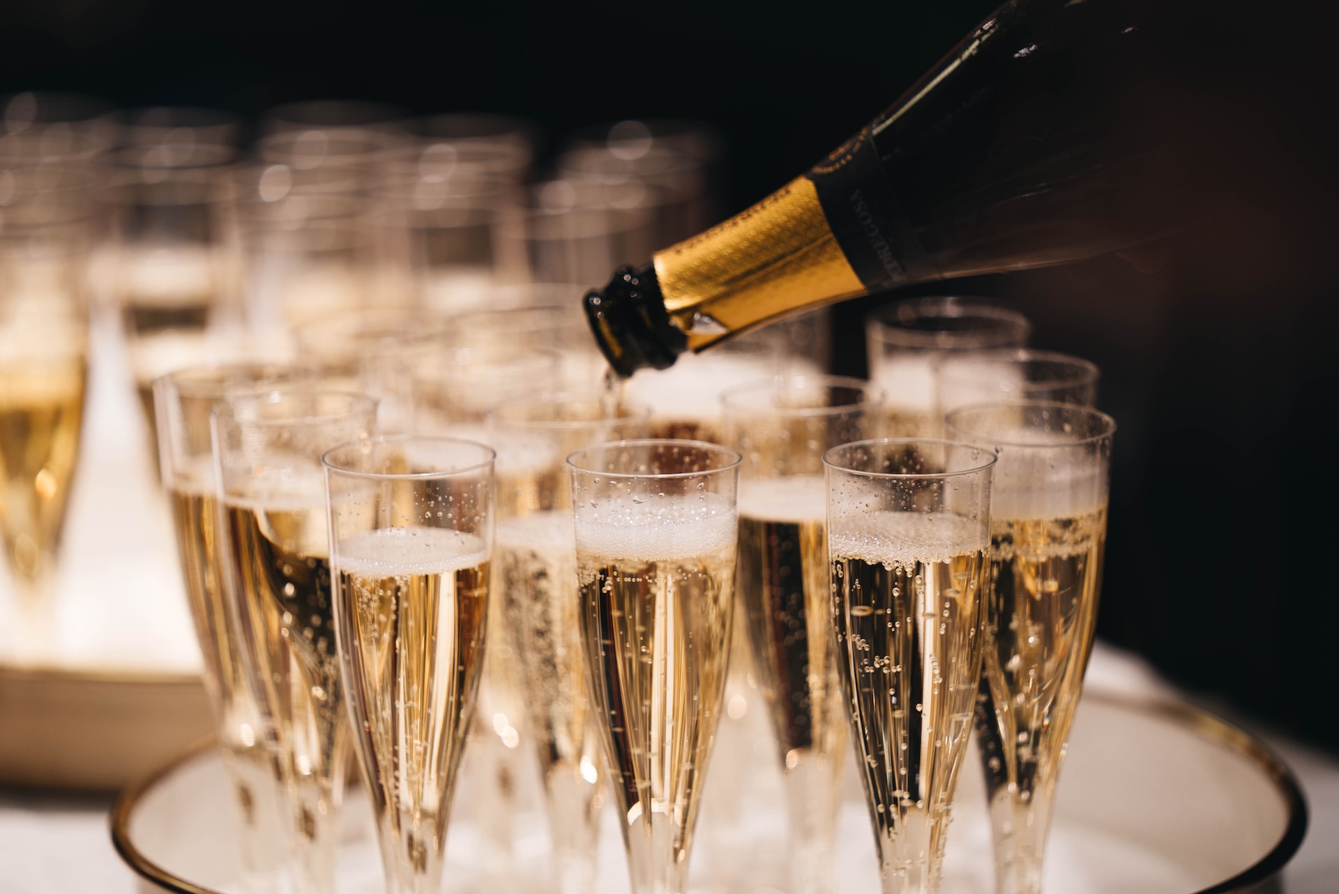 Prosecco vs Champagne: A Comparison prosecco vs champagne taste